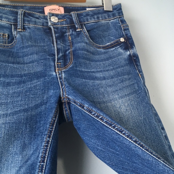 Peacock Feather Embroidered Ankle Crop Jeans Only - Picture 4 of 8